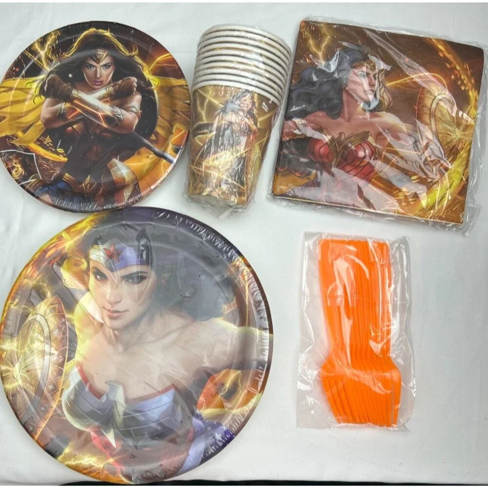 Wonder Woman Party Supplies Set Plates Cups Napkins Forks New 10 Guest